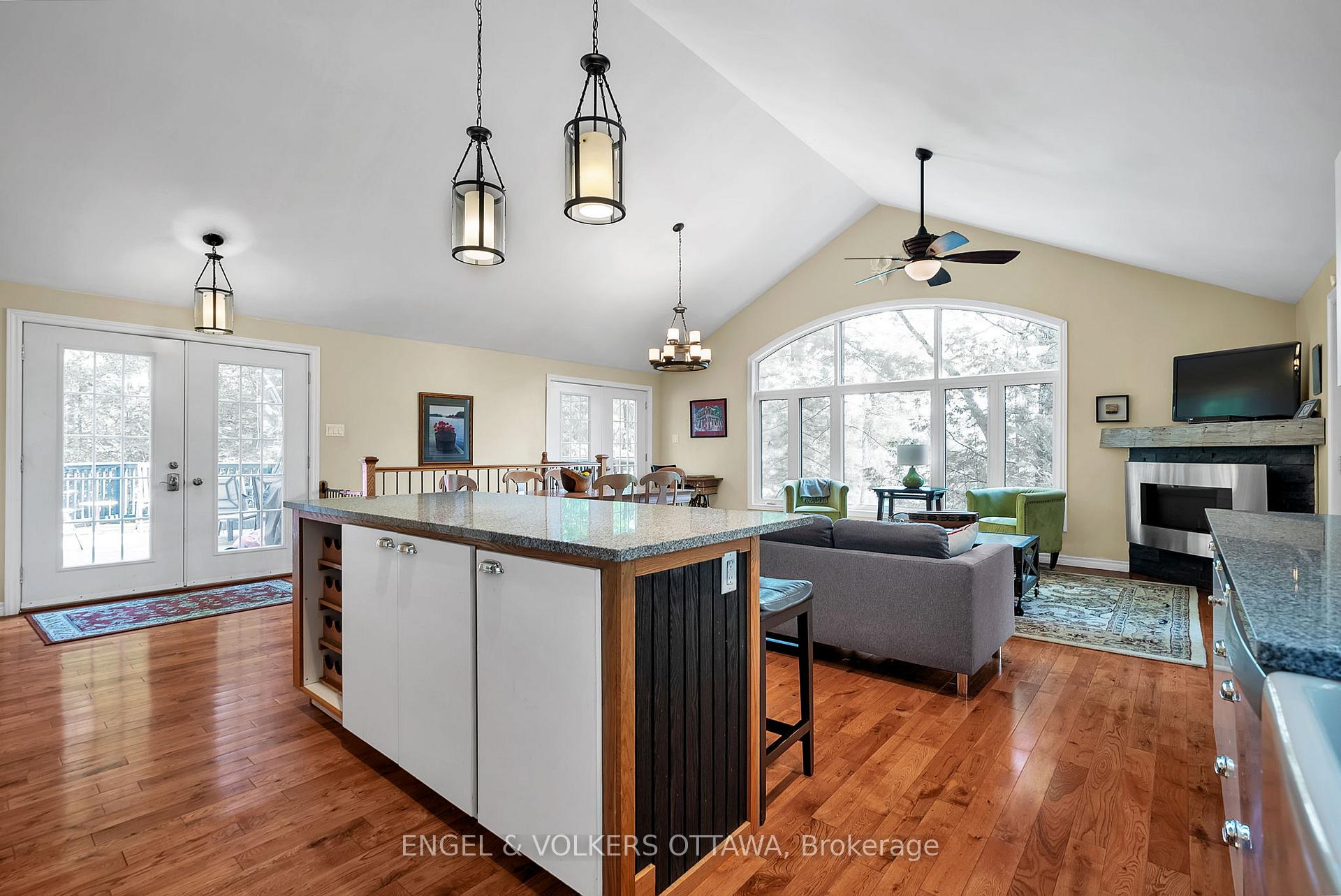 Photo 10 of 1020 Carson Trail, Frontenac, Frontenac North — HOMEH