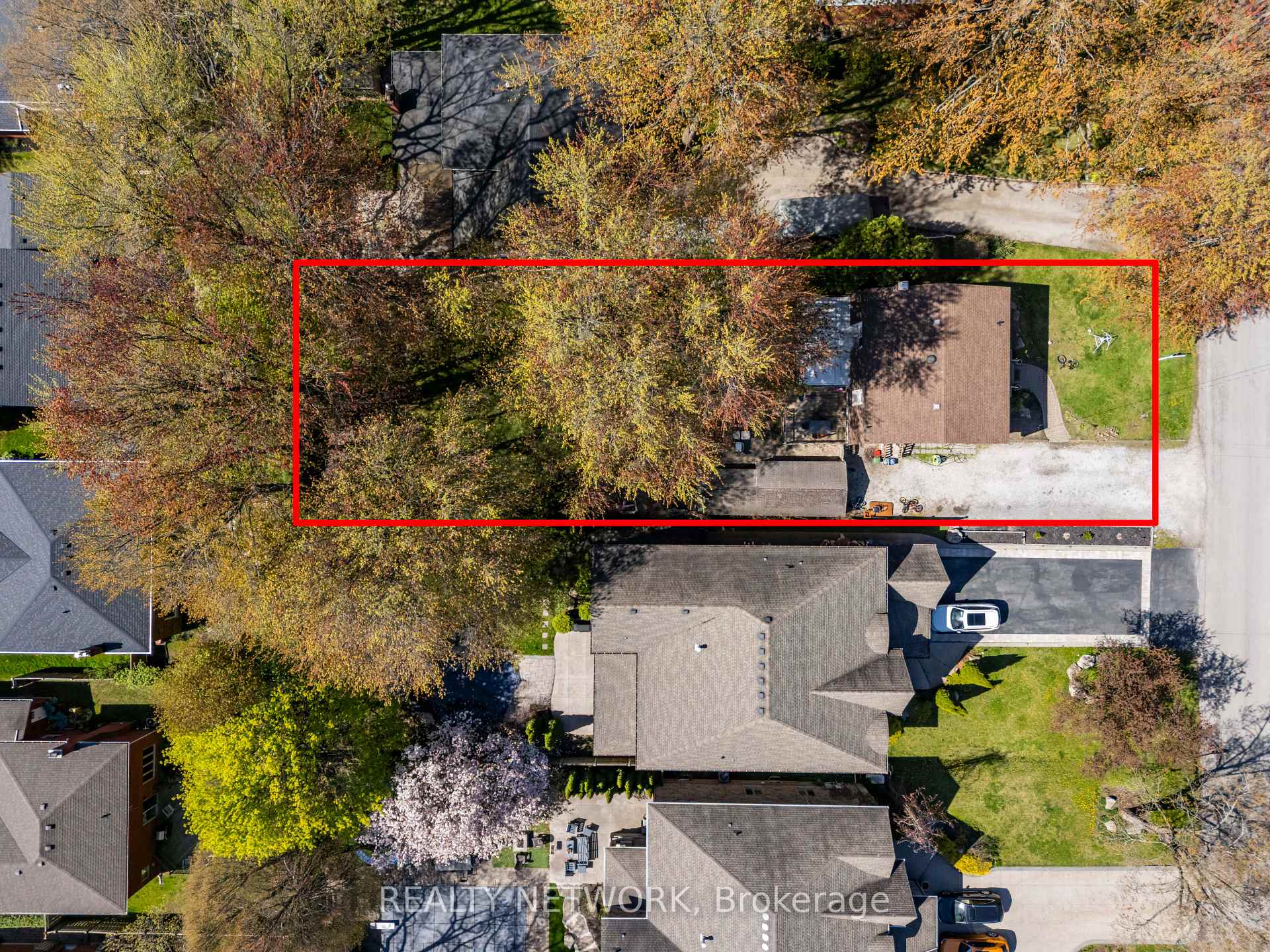 Photo 5 of 210 Valleyview Drive, Hamilton, Ancaster — HOMEH