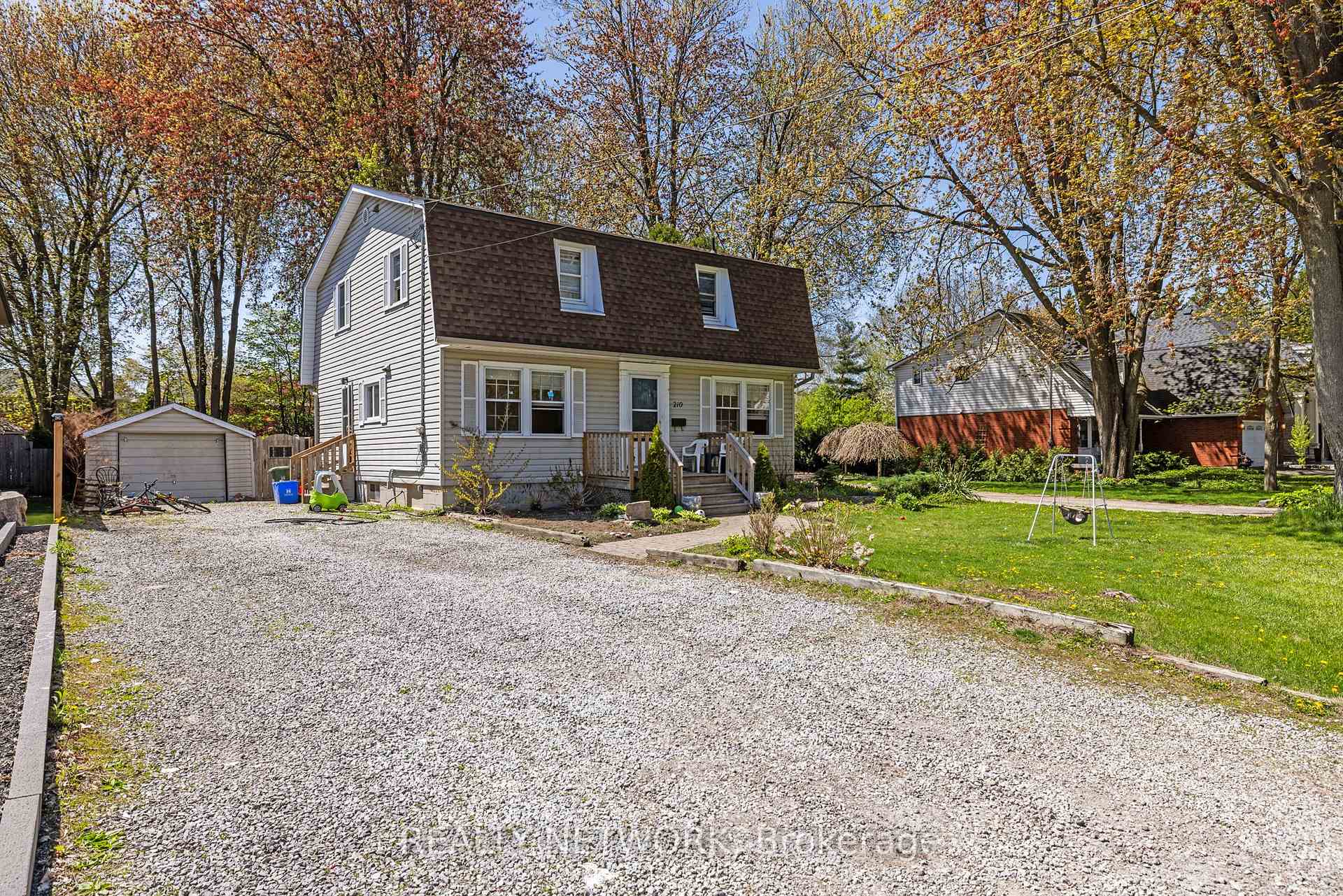 Photo 7 of 210 Valleyview Drive, Hamilton, Ancaster — HOMEH