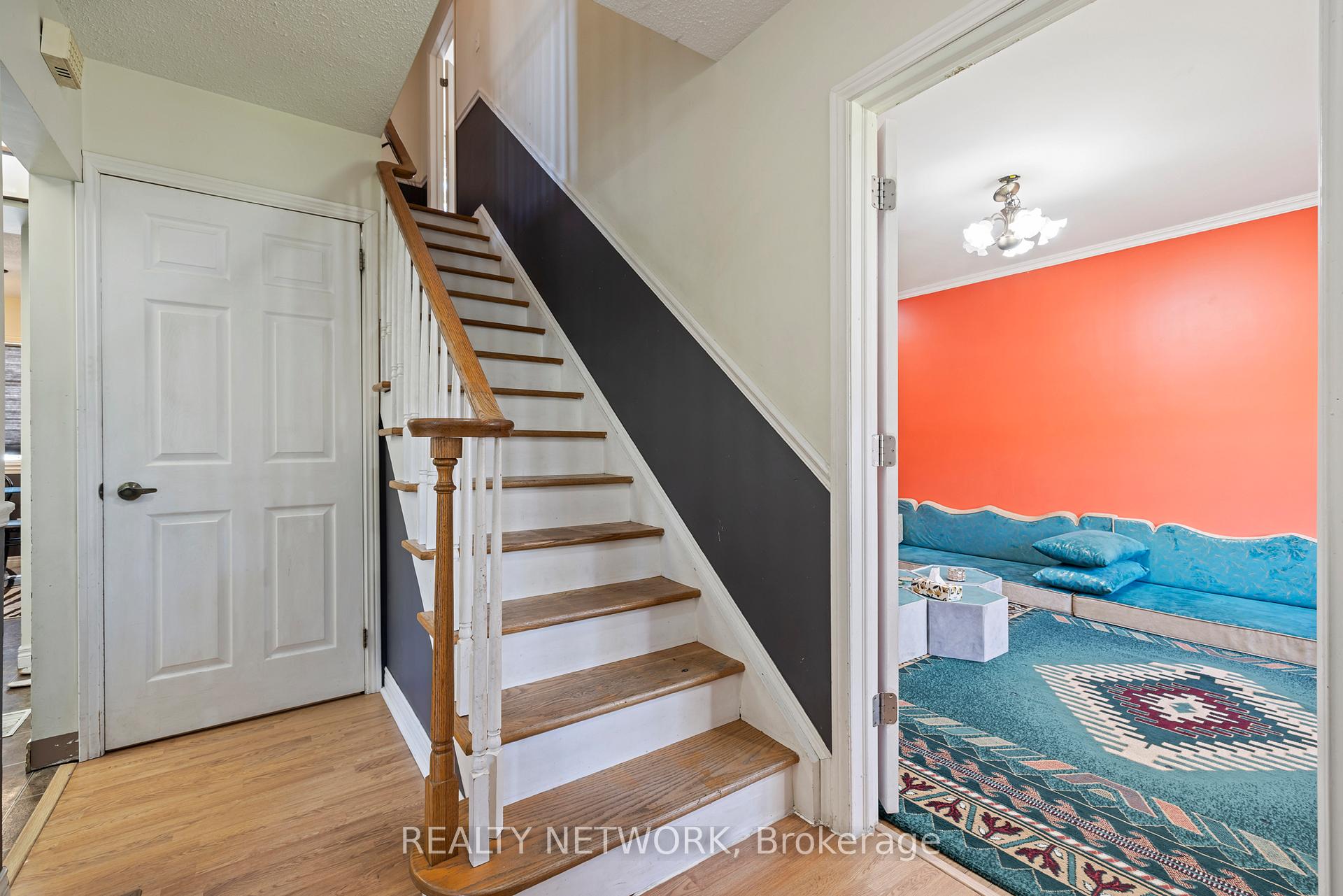 Photo 15 of 210 Valleyview Drive, Hamilton, Ancaster — HOMEH