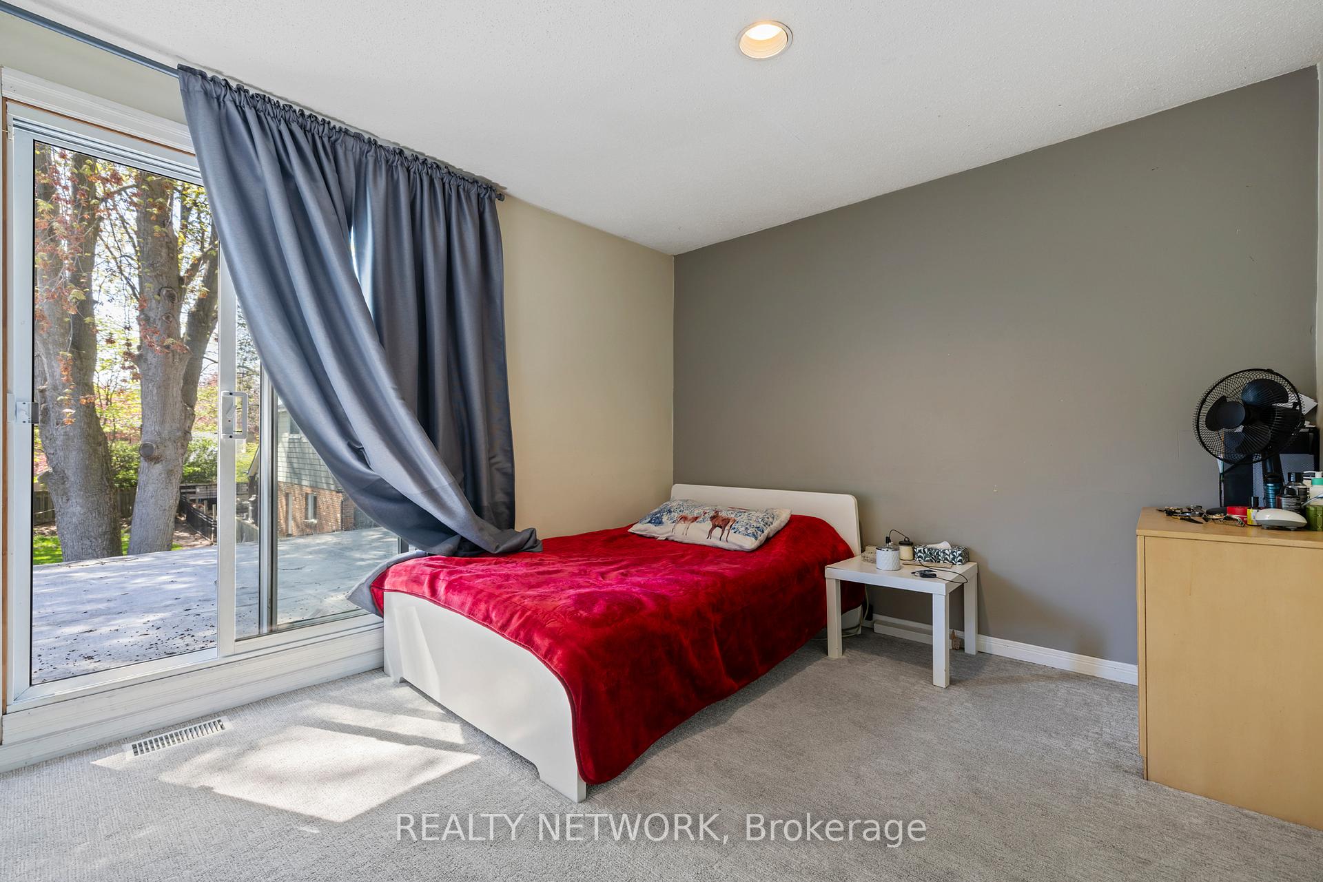 Photo 19 of 210 Valleyview Drive, Hamilton, Ancaster — HOMEH