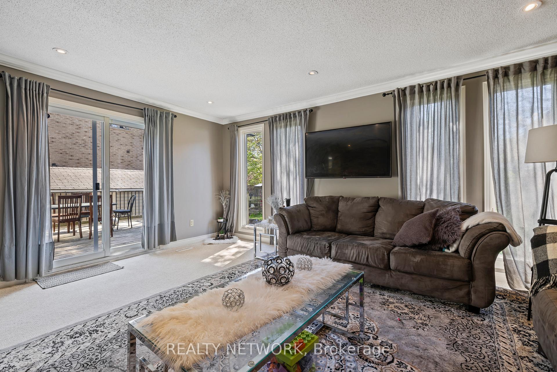 Photo 38 of 210 Valleyview Drive, Hamilton, Ancaster — HOMEH