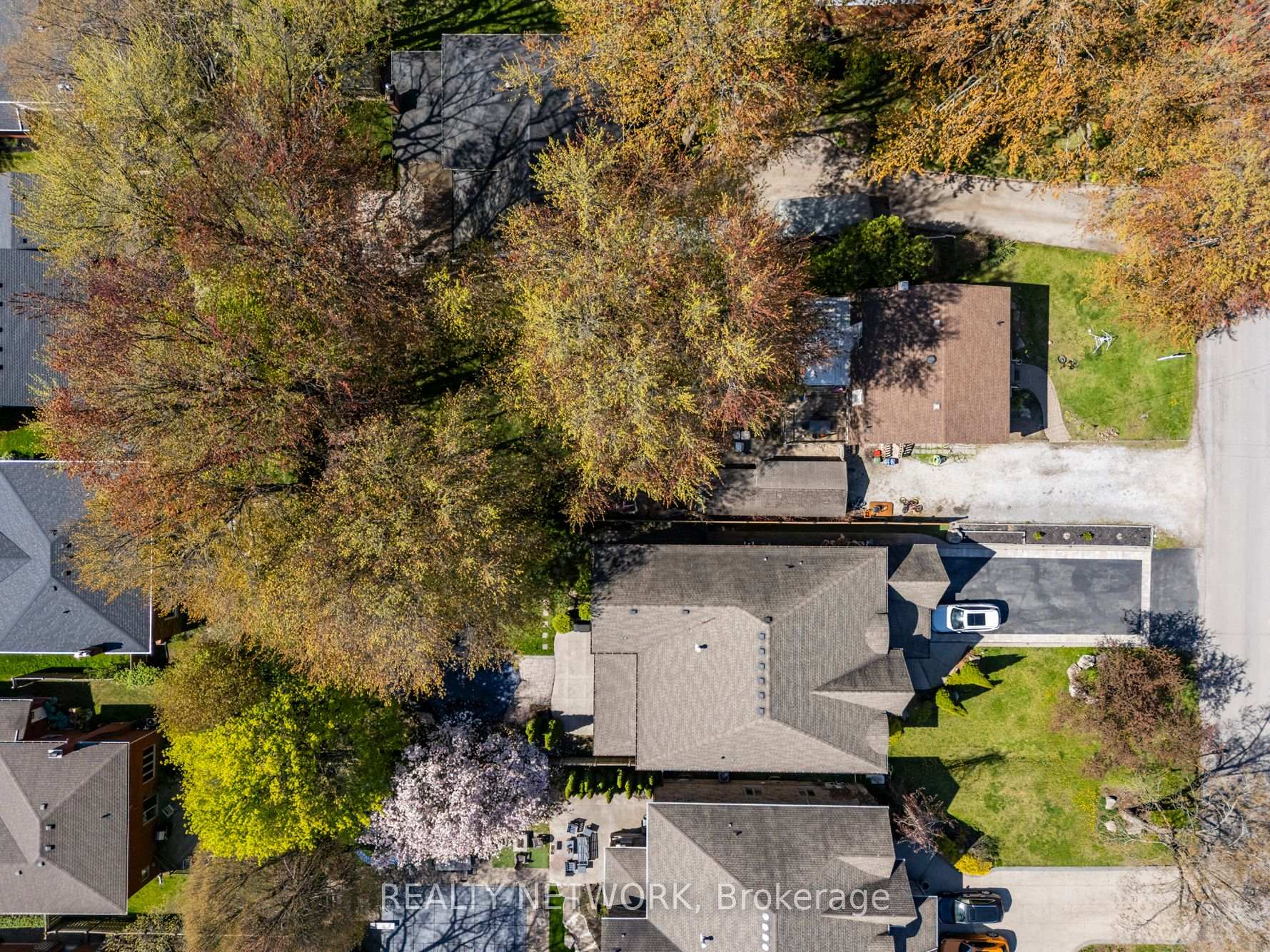 Photo 42 of 210 Valleyview Drive, Hamilton, Ancaster — HOMEH