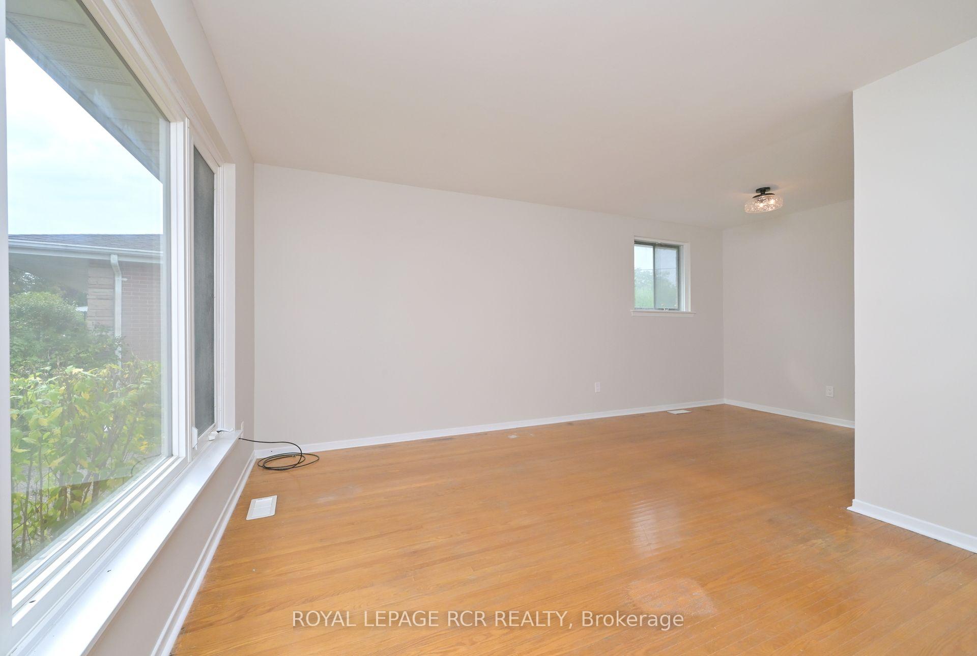 Photo 3 of 61 Belmont Drive, Brampton, Avondale — HOMEH