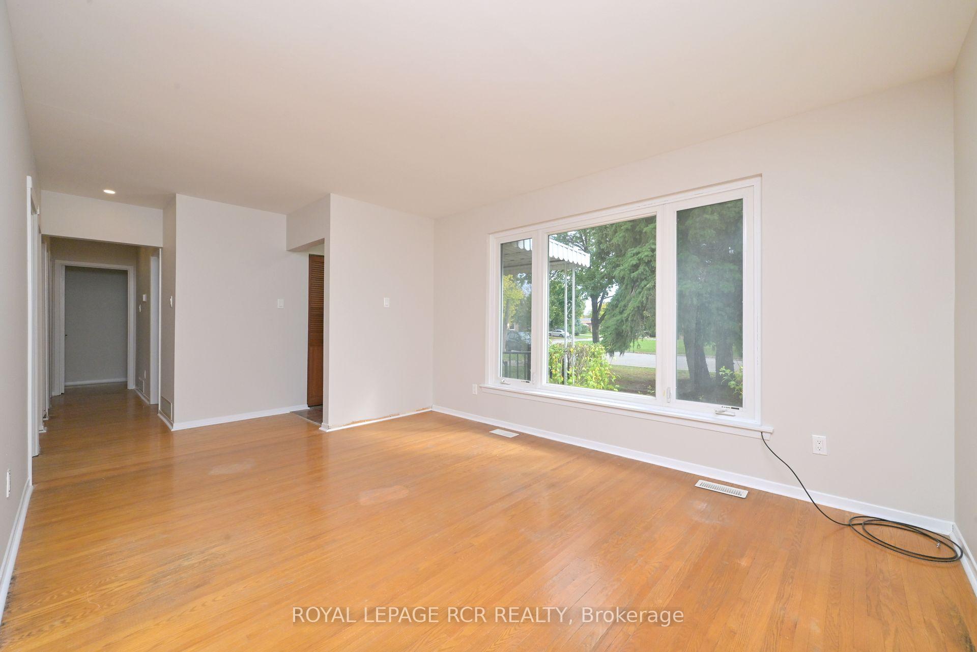 Photo 5 of 61 Belmont Drive, Brampton, Avondale — HOMEH