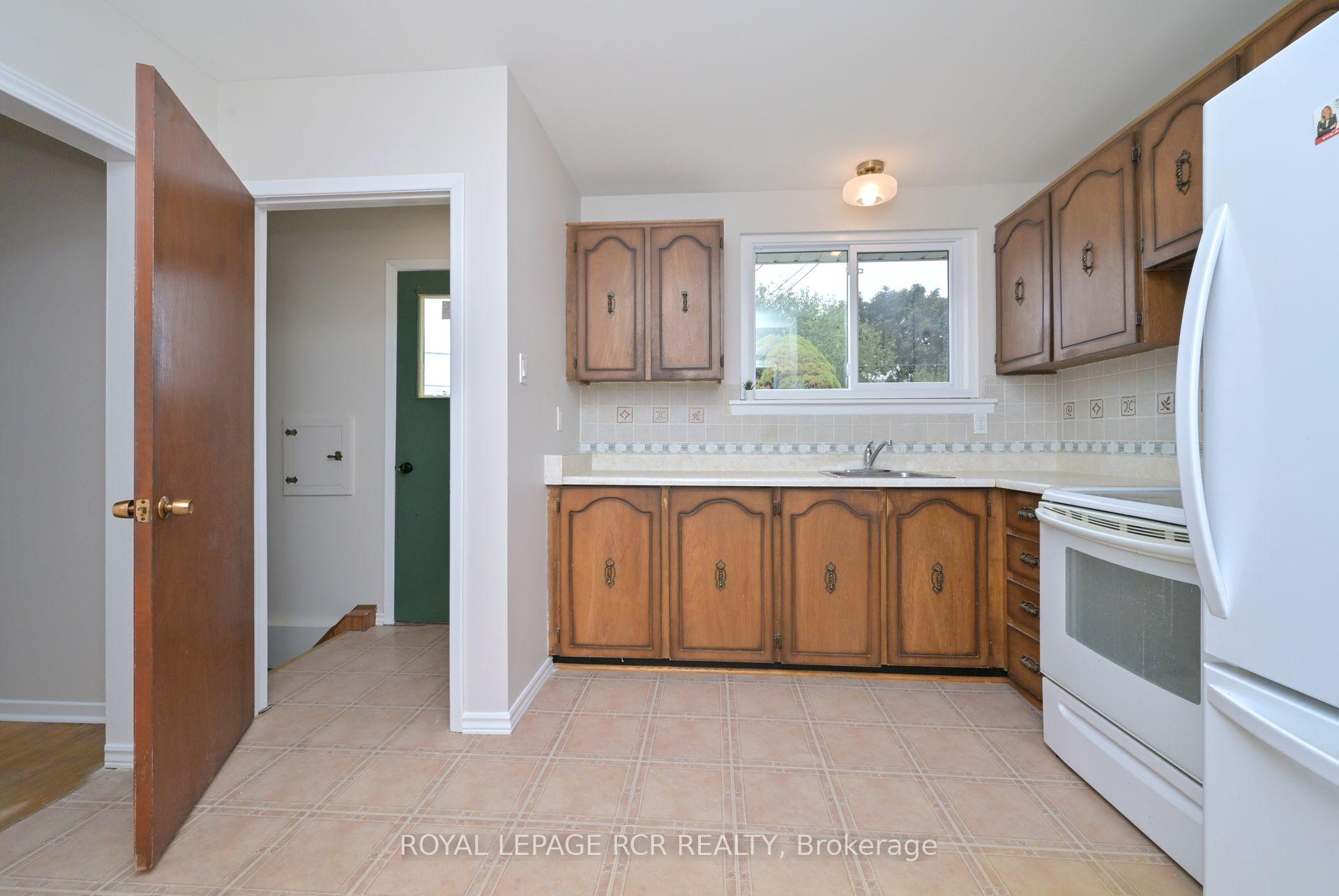 Photo 7 of 61 Belmont Drive, Brampton, Avondale — HOMEH