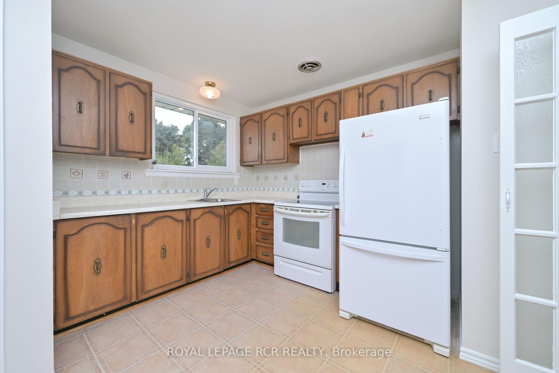 Photo 8 of 61 Belmont Drive, Brampton, Avondale — HOMEH