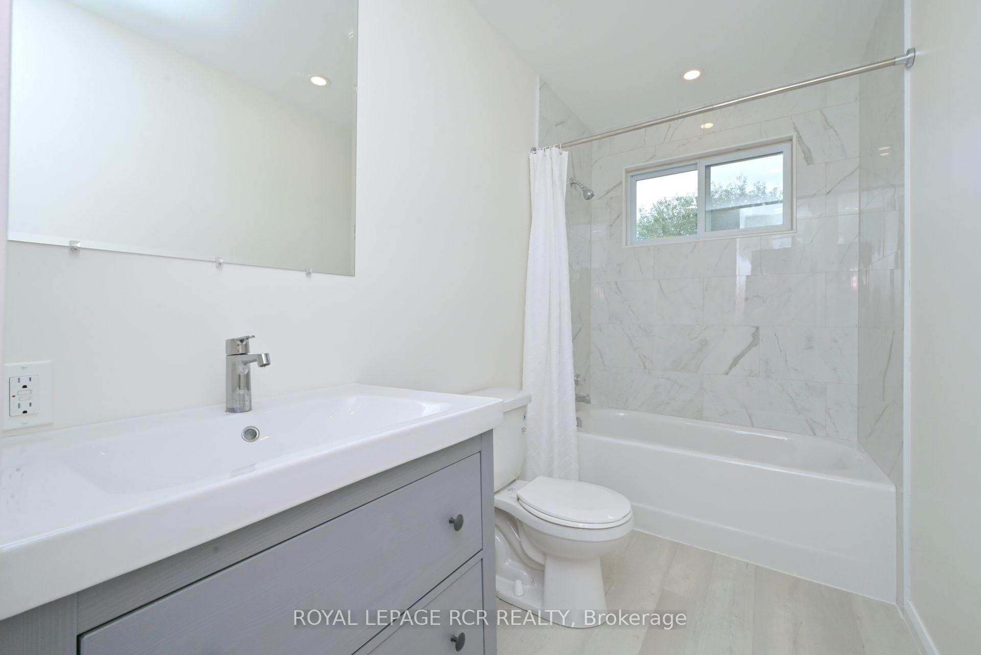 Photo 11 of 61 Belmont Drive, Brampton, Avondale — HOMEH