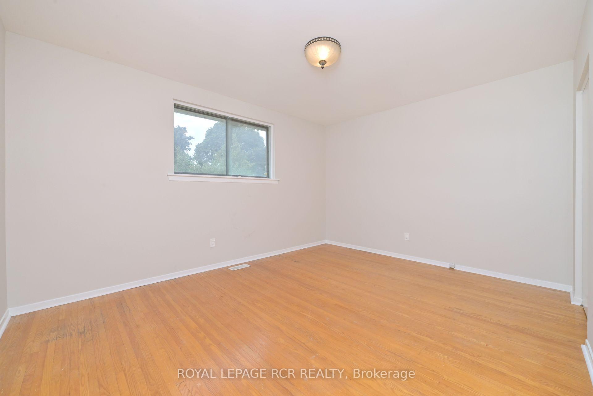 Photo 13 of 61 Belmont Drive, Brampton, Avondale — HOMEH