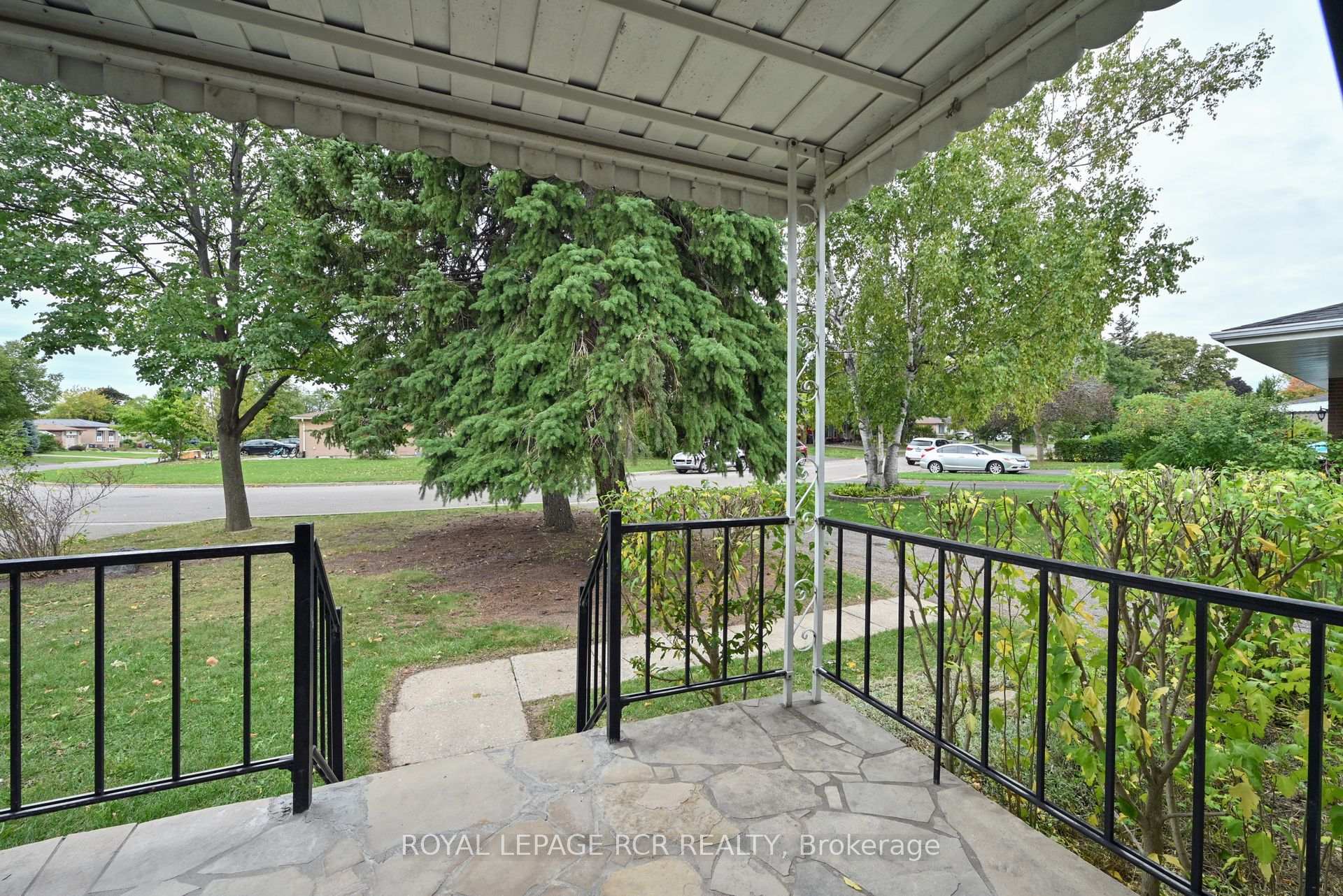 Photo 34 of 61 Belmont Drive, Brampton, Avondale — HOMEH