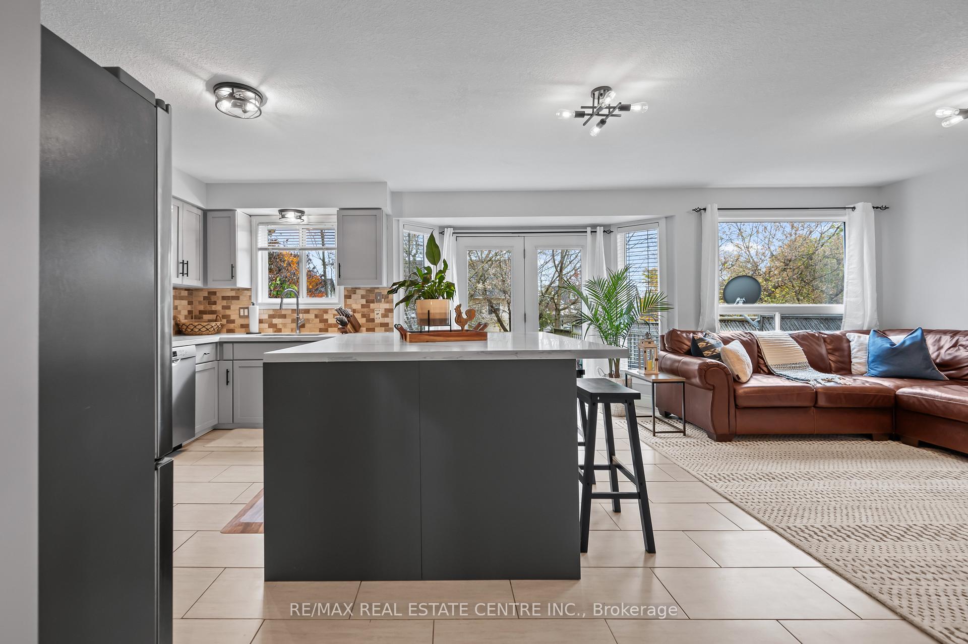 Photo 7 of 43 Marcy Crescent, Cambridge, Hespeler Village — HOMEH