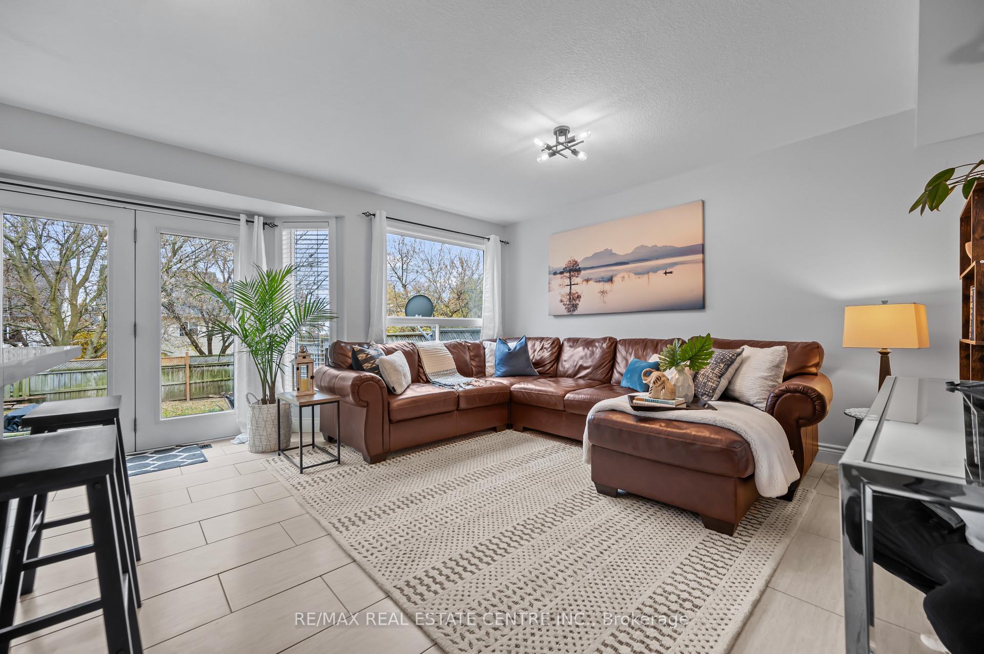 Photo 8 of 43 Marcy Crescent, Cambridge, Hespeler Village — HOMEH