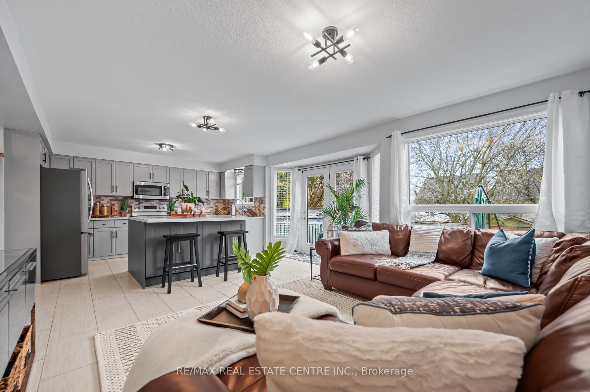 Photo 9 of 43 Marcy Crescent, Cambridge, Hespeler Village — HOMEH