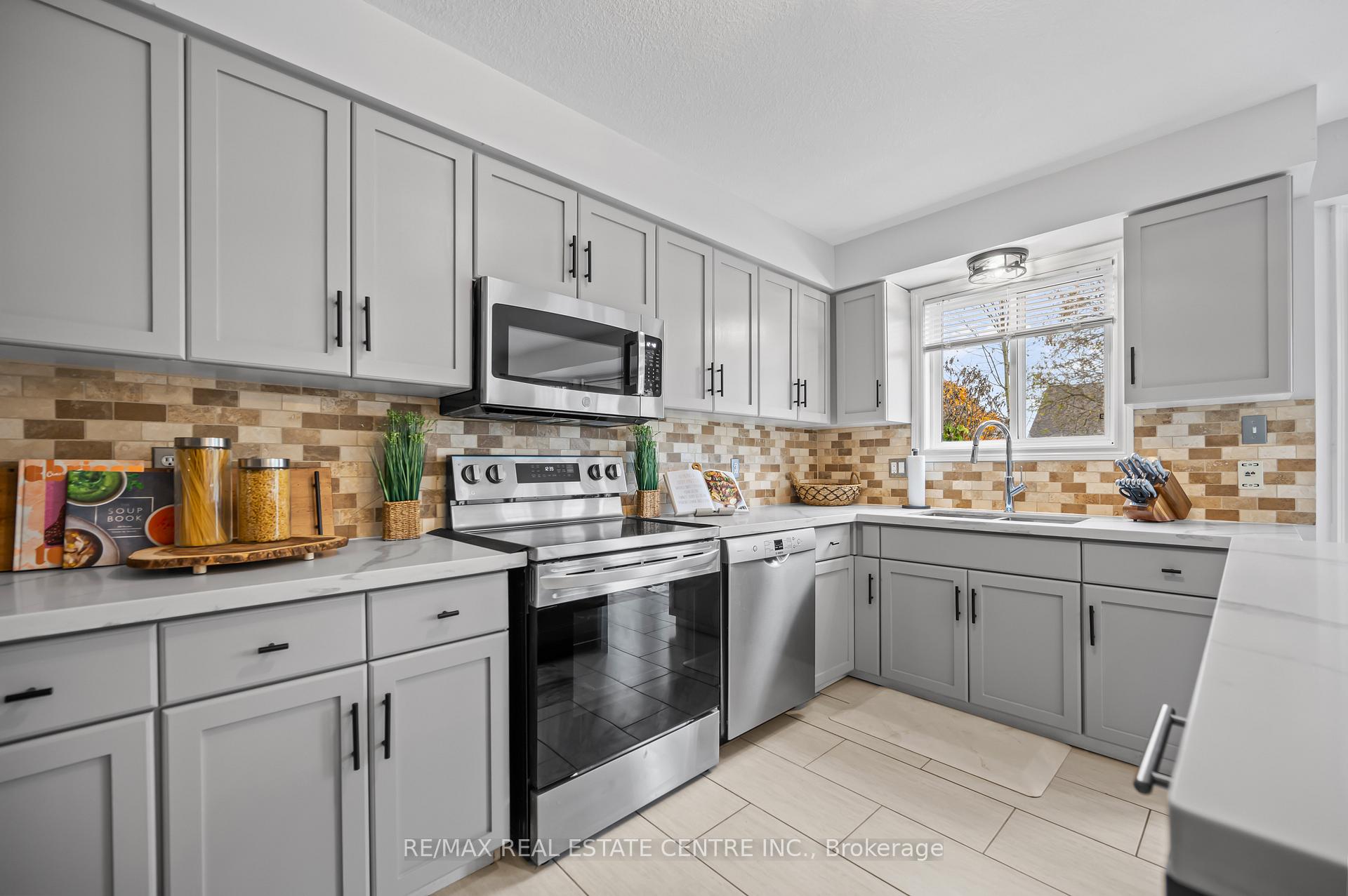 Photo 11 of 43 Marcy Crescent, Cambridge, Hespeler Village — HOMEH