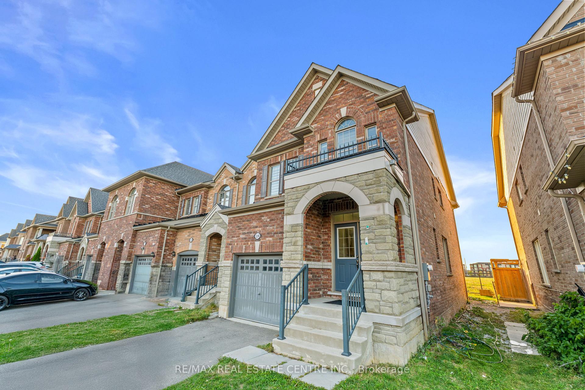 Photo 2 of 18 Hogan Manor Drive, Brampton, Northwest Brampton — HOMEH