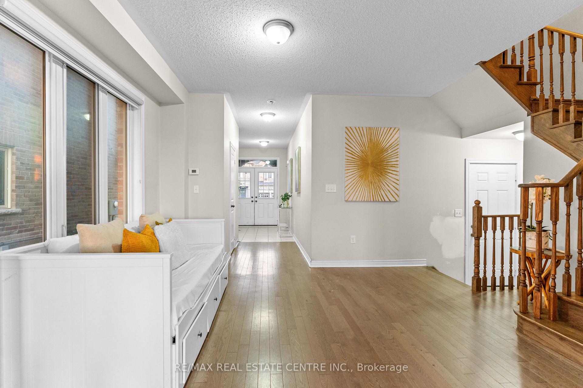 Photo 7 of 18 Hogan Manor Drive, Brampton, Northwest Brampton — HOMEH