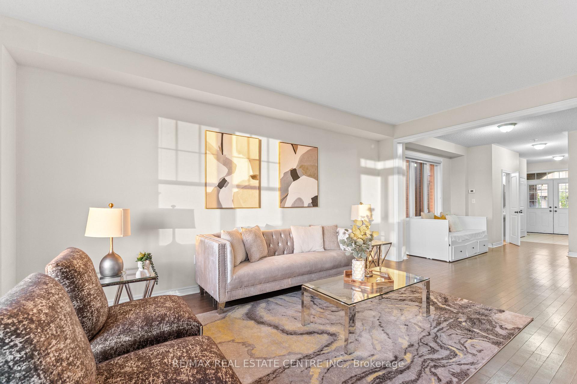 Photo 10 of 18 Hogan Manor Drive, Brampton, Northwest Brampton — HOMEH