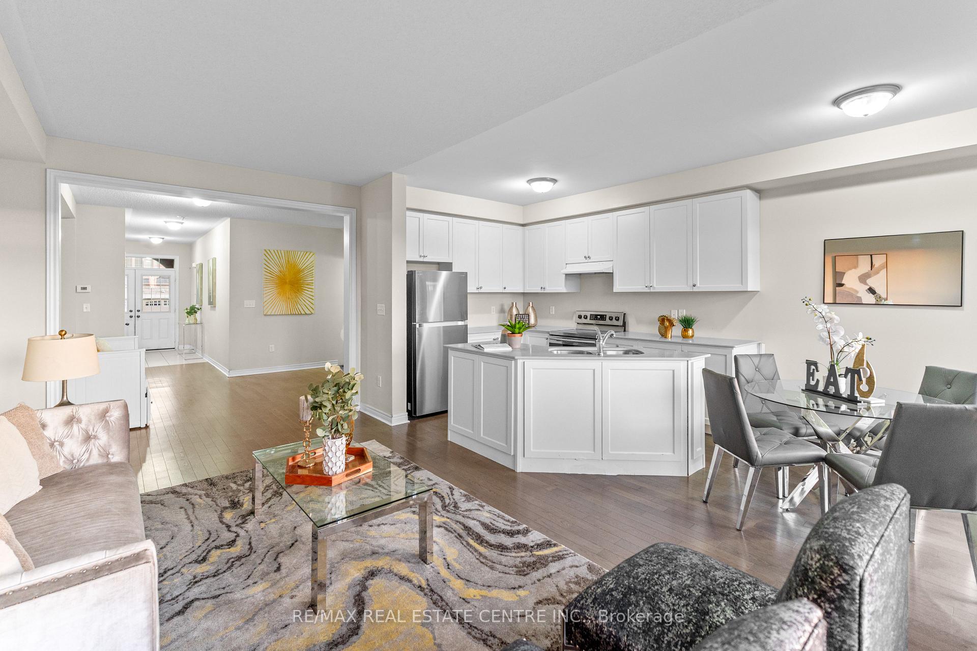 Photo 11 of 18 Hogan Manor Drive, Brampton, Northwest Brampton — HOMEH