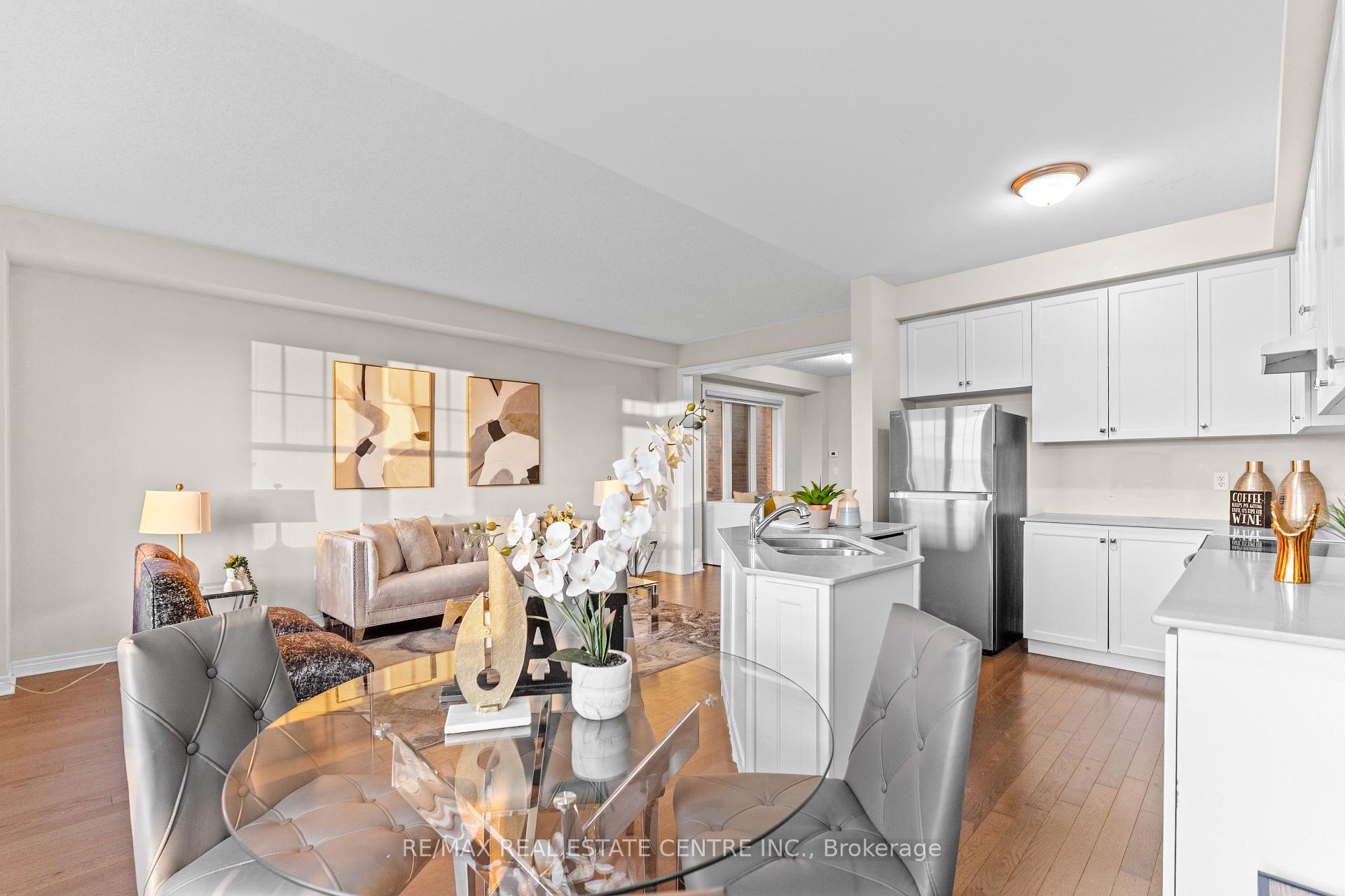 Photo 13 of 18 Hogan Manor Drive, Brampton, Northwest Brampton — HOMEH