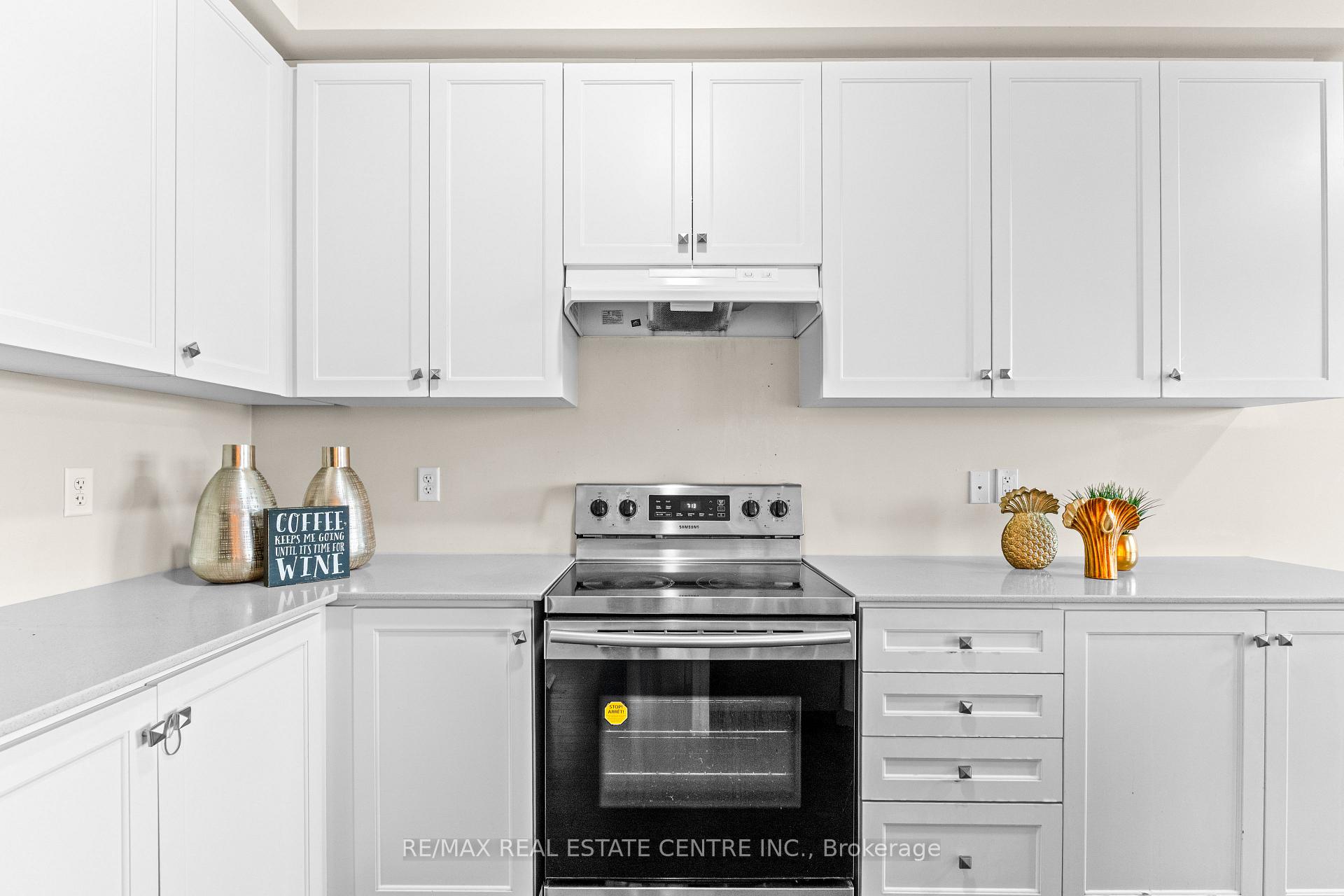 Photo 14 of 18 Hogan Manor Drive, Brampton, Northwest Brampton — HOMEH