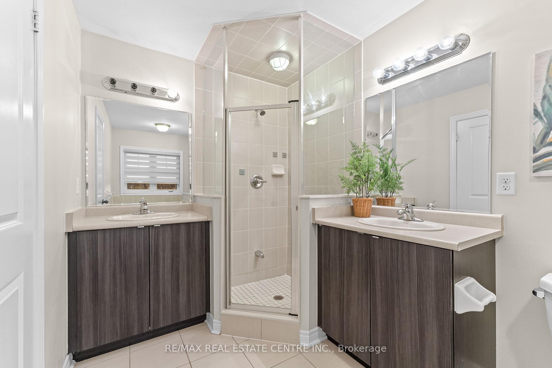 Photo 20 of 18 Hogan Manor Drive, Brampton, Northwest Brampton — HOMEH