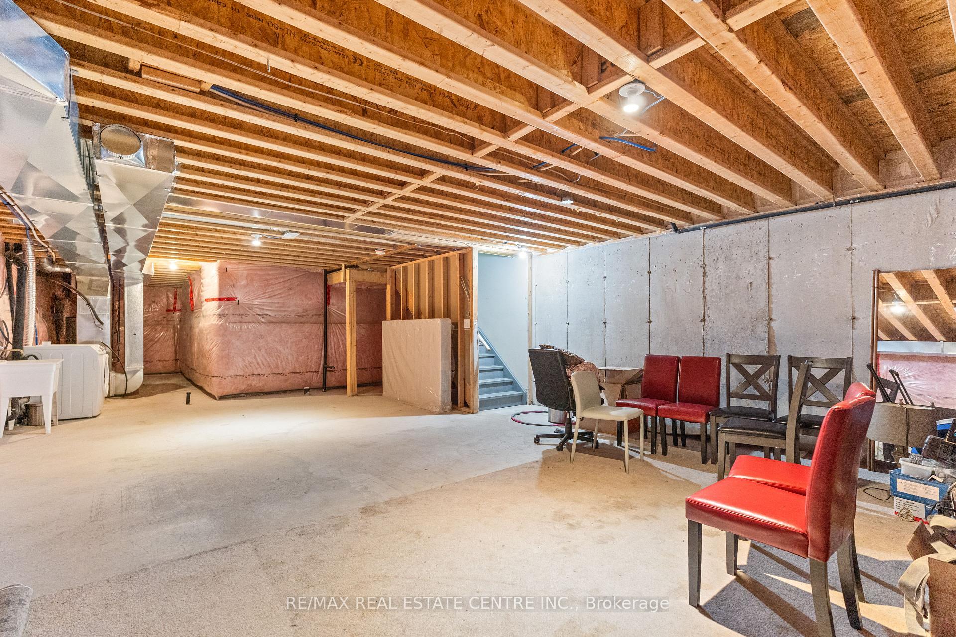 Photo 24 of 18 Hogan Manor Drive, Brampton, Northwest Brampton — HOMEH
