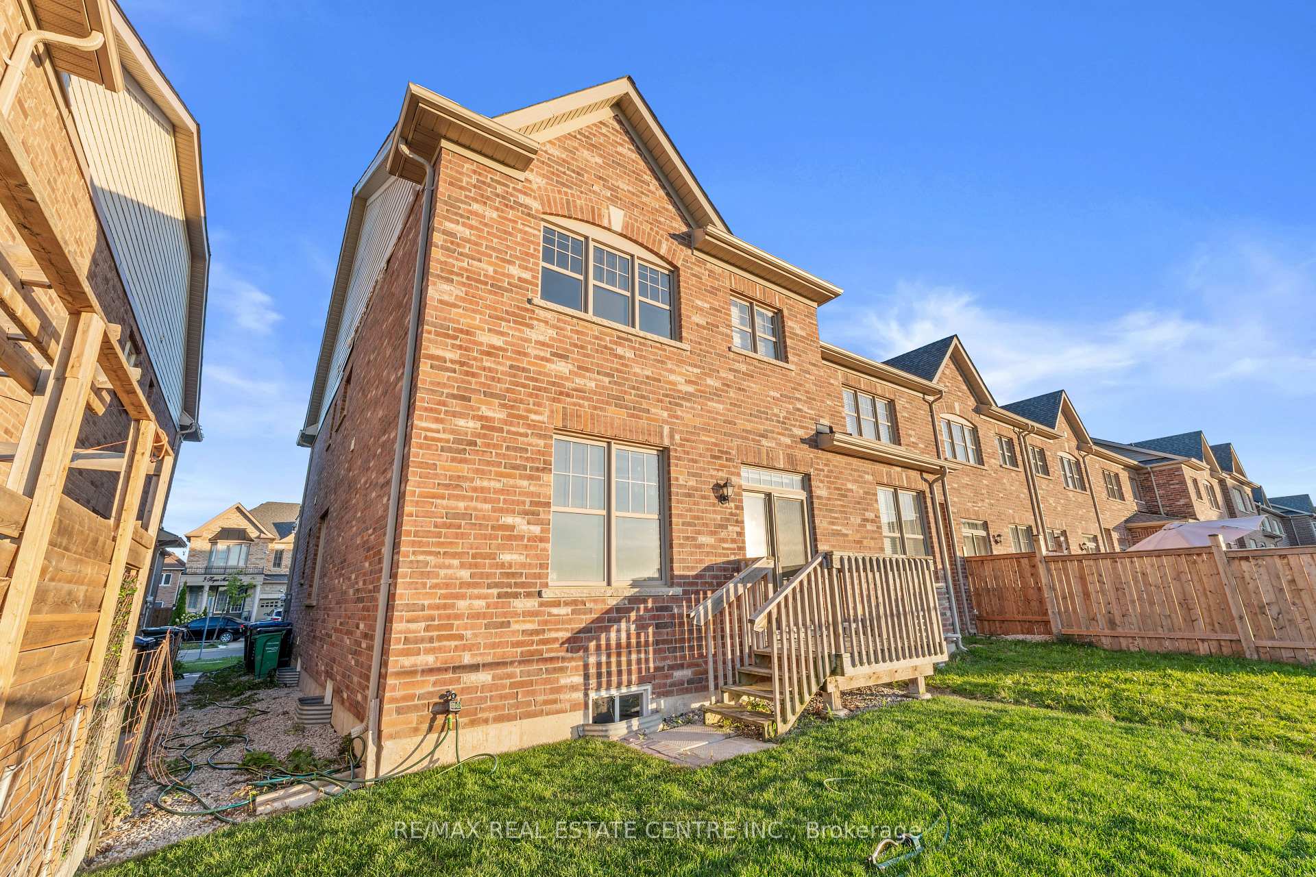 Photo 25 of 18 Hogan Manor Drive, Brampton, Northwest Brampton — HOMEH