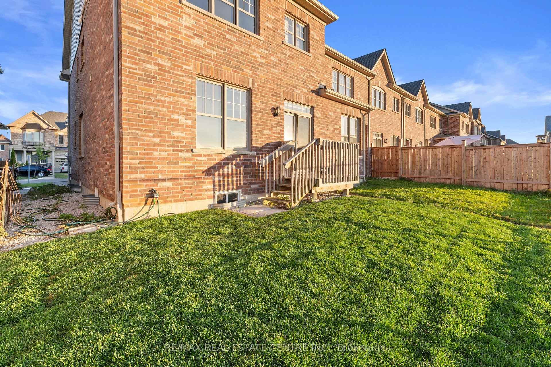 Photo 26 of 18 Hogan Manor Drive, Brampton, Northwest Brampton — HOMEH