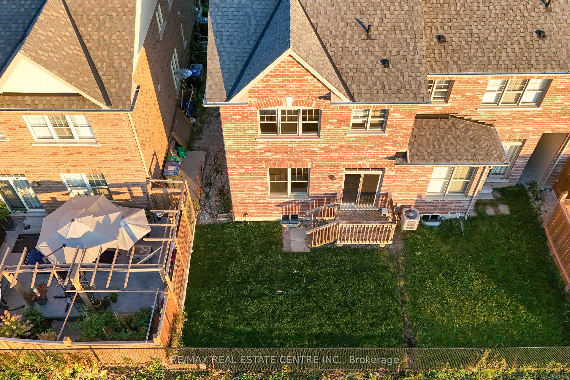 Photo 28 of 18 Hogan Manor Drive, Brampton, Northwest Brampton — HOMEH