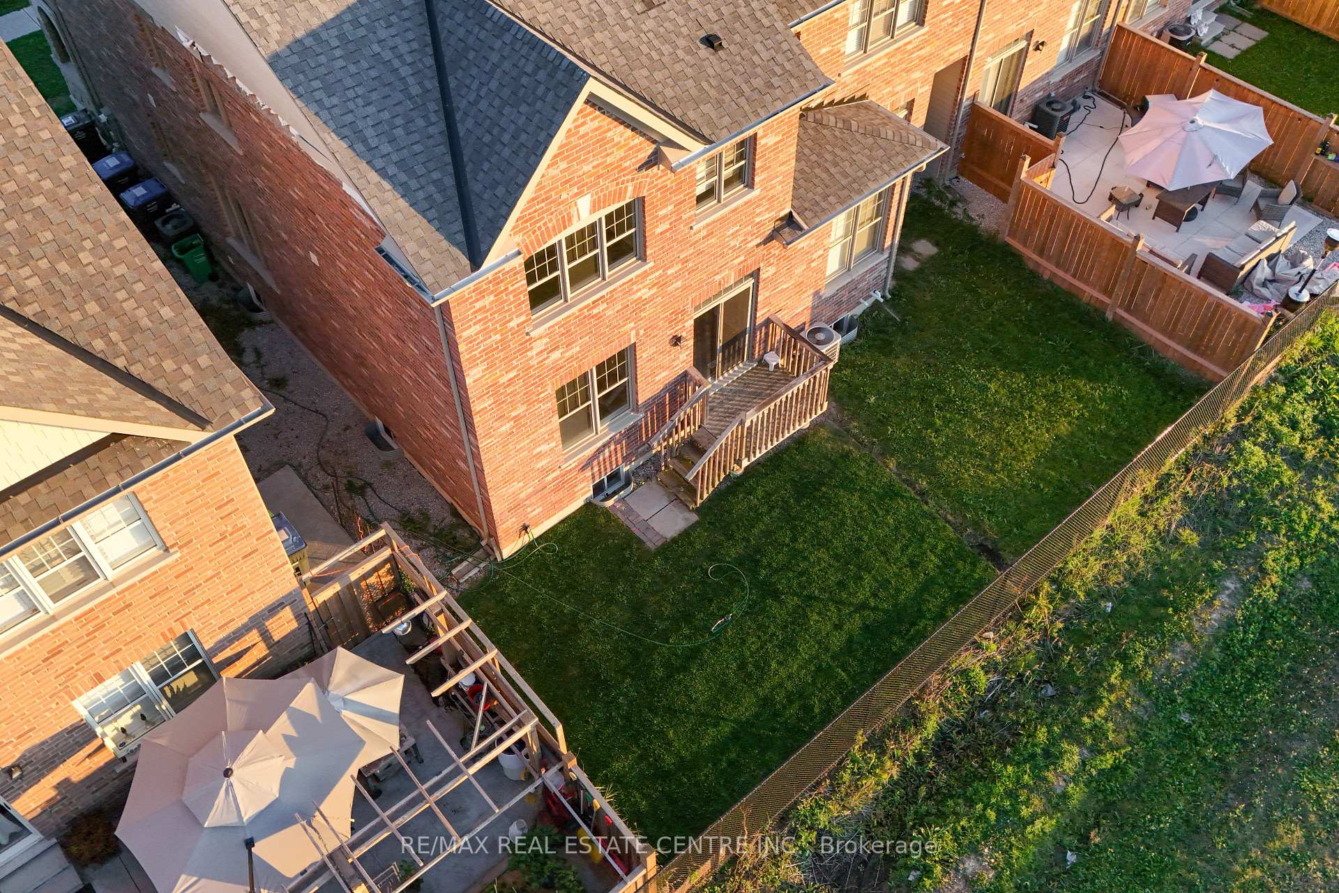 Photo 29 of 18 Hogan Manor Drive, Brampton, Northwest Brampton — HOMEH