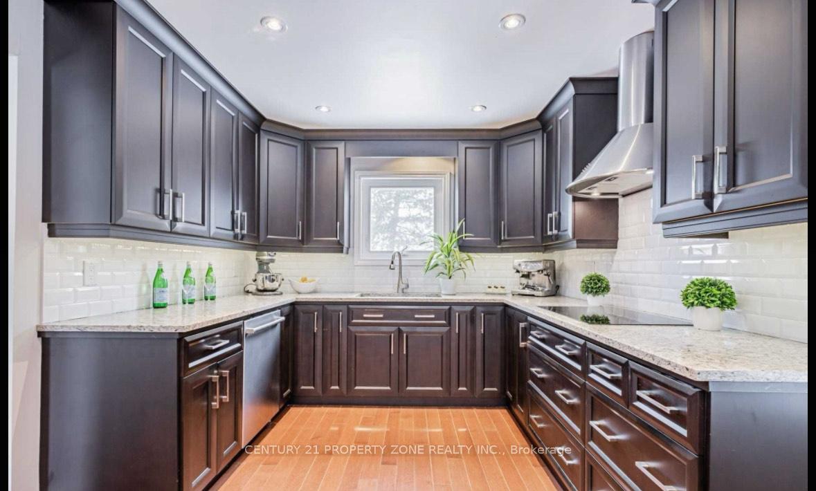Photo 2 of 30 Markham Street, Brampton, Central Park — HOMEH