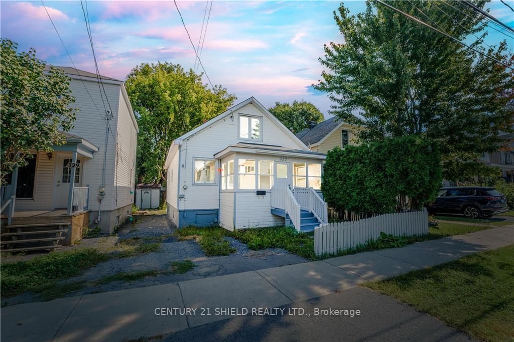Photo 2 of 327 Carleton Street, Cornwall — HOMEH