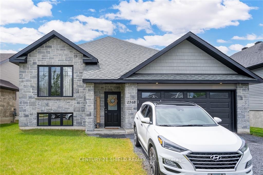 Photo 2 of 2368 Watson Crescent, Cornwall — HOMEH