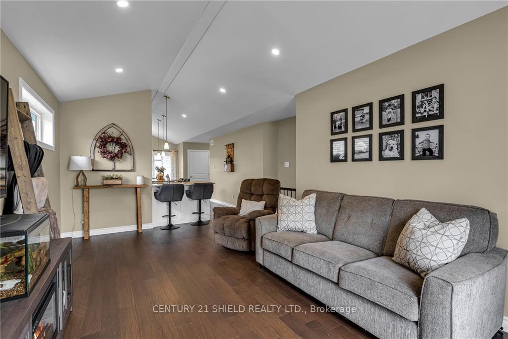 Photo 5 of 2368 Watson Crescent, Cornwall — HOMEH