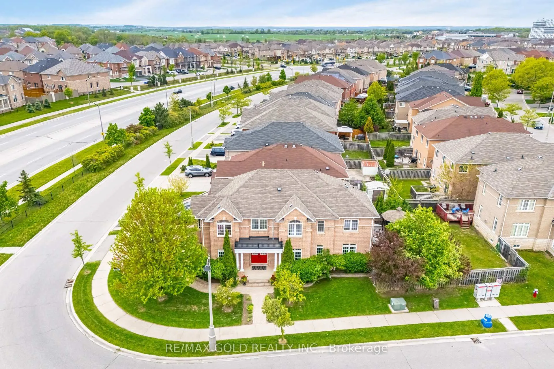 Photo 2 of 16 Larkberry Road, Brampton, Credit Valley — HOMEH