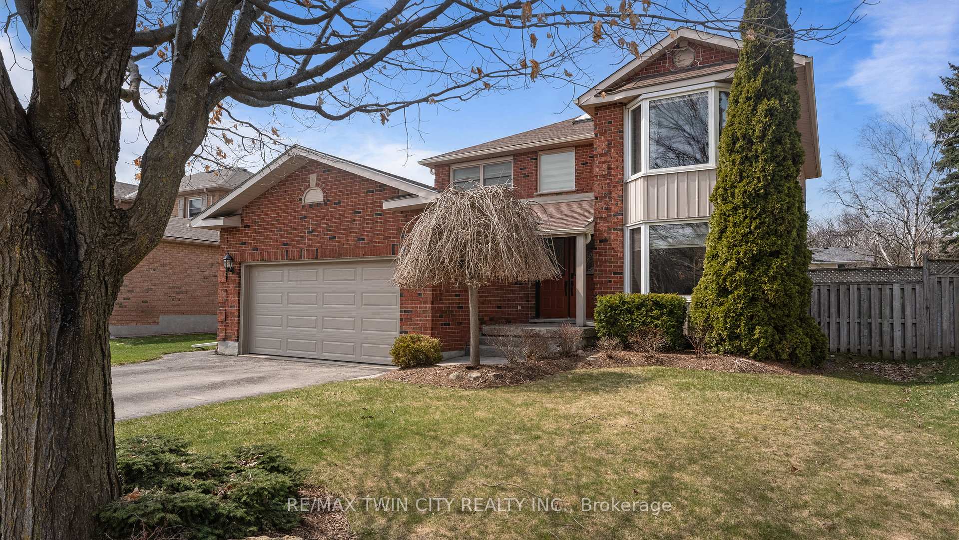 Front of 11 Halesmanor Court
