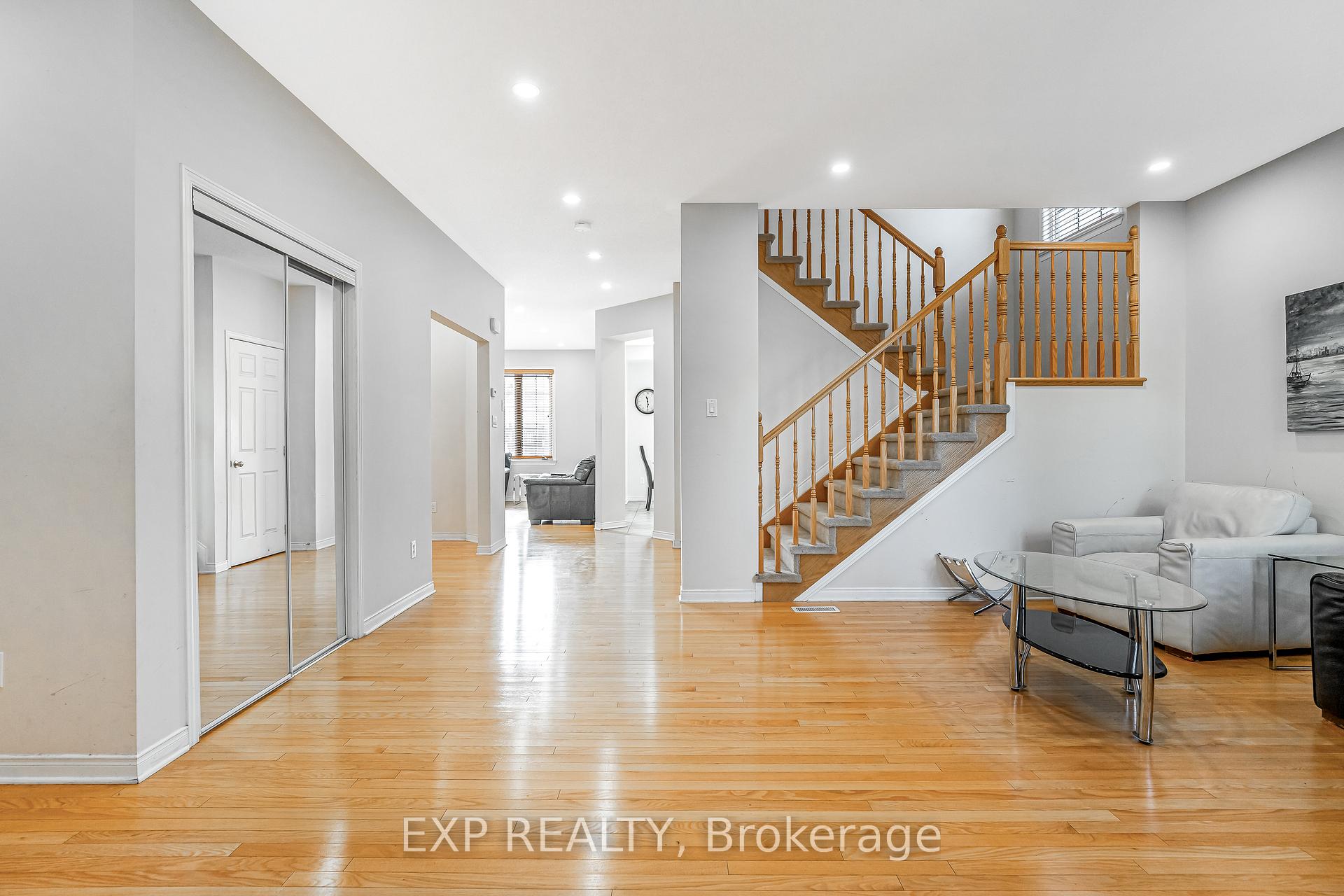 Photo 9 of 423 Dundonald Drive, Ottawa, Barrhaven - Stonebridge — HOMEH