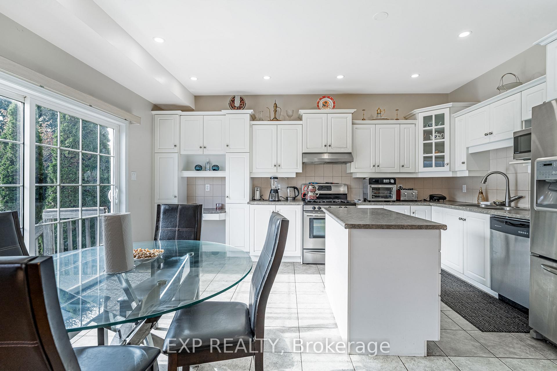 Photo 13 of 423 Dundonald Drive, Ottawa, Barrhaven - Stonebridge — HOMEH