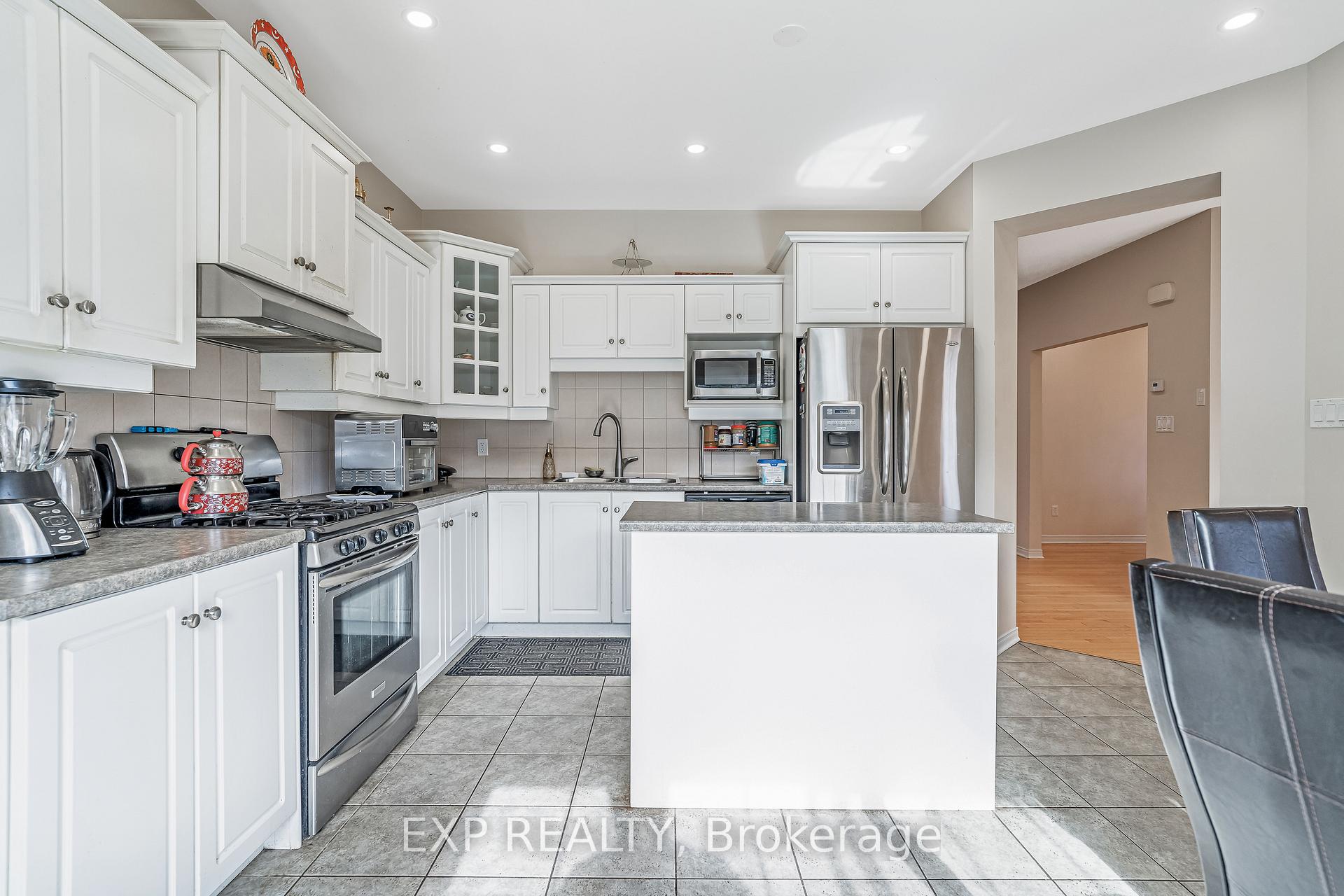 Photo 8 of 423 Dundonald Drive, Ottawa, Barrhaven - Stonebridge — HOMEH