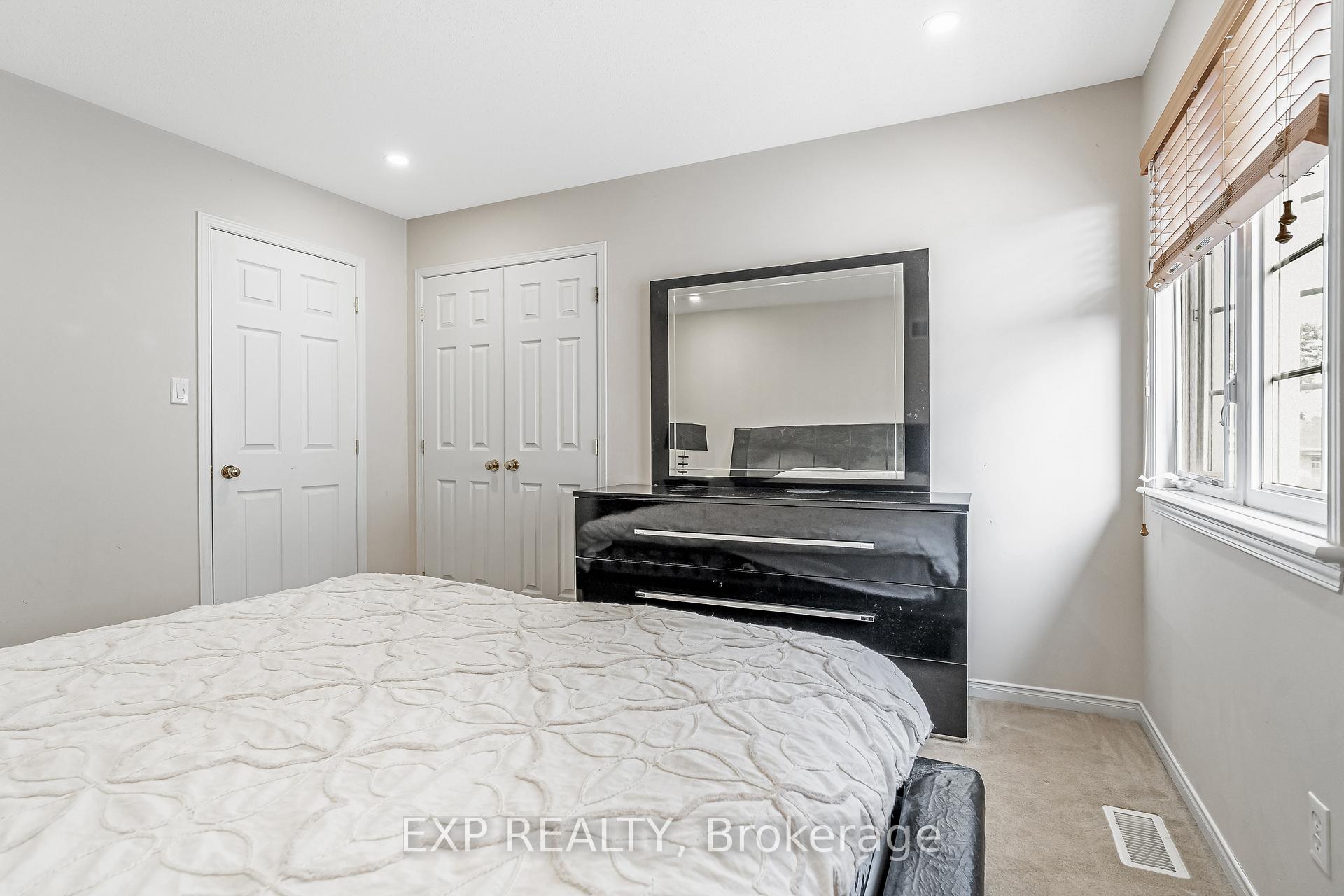 Photo 18 of 423 Dundonald Drive, Ottawa, Barrhaven - Stonebridge — HOMEH