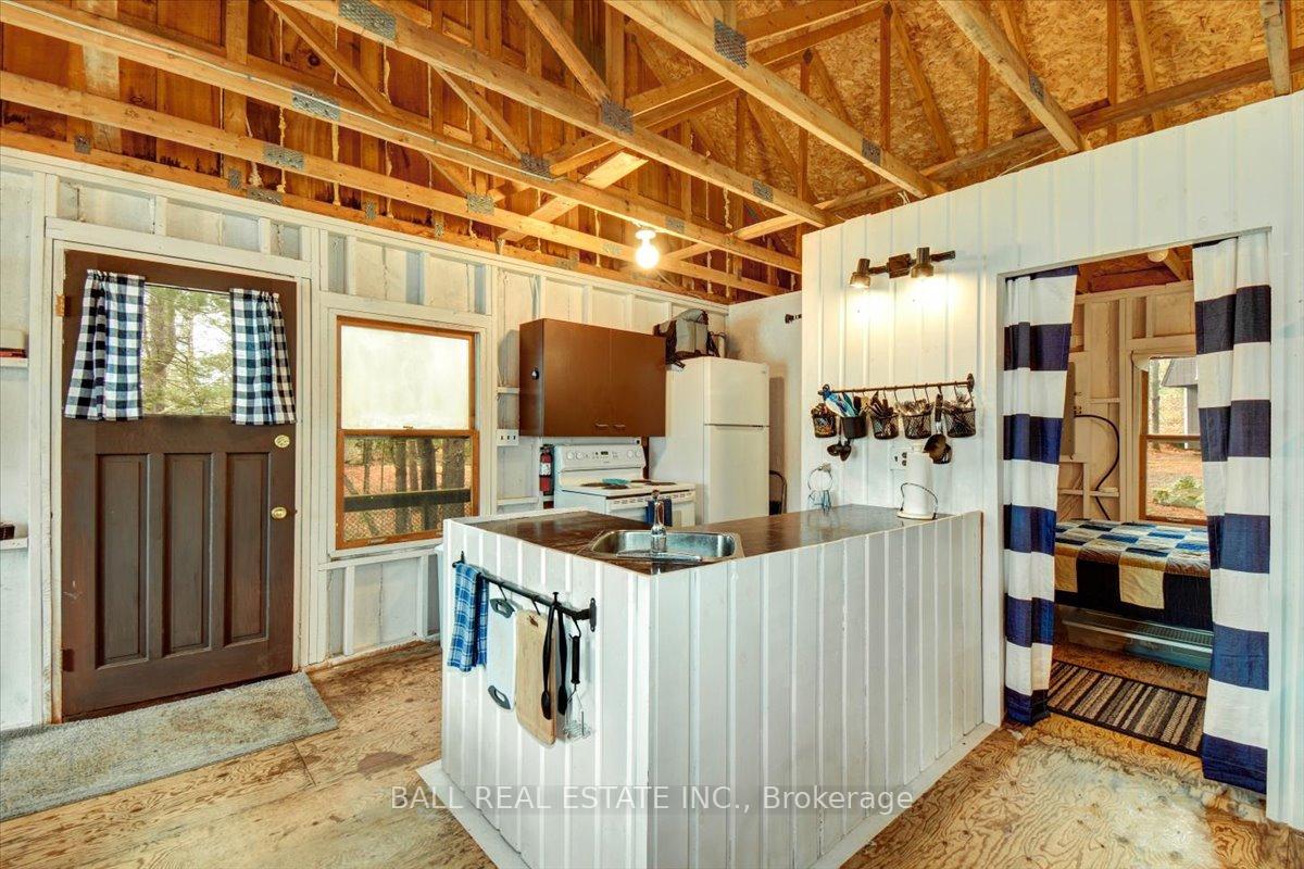 Photo 3 of 1120 Richmond Lane, Frontenac, Frontenac Centre — HOMEH