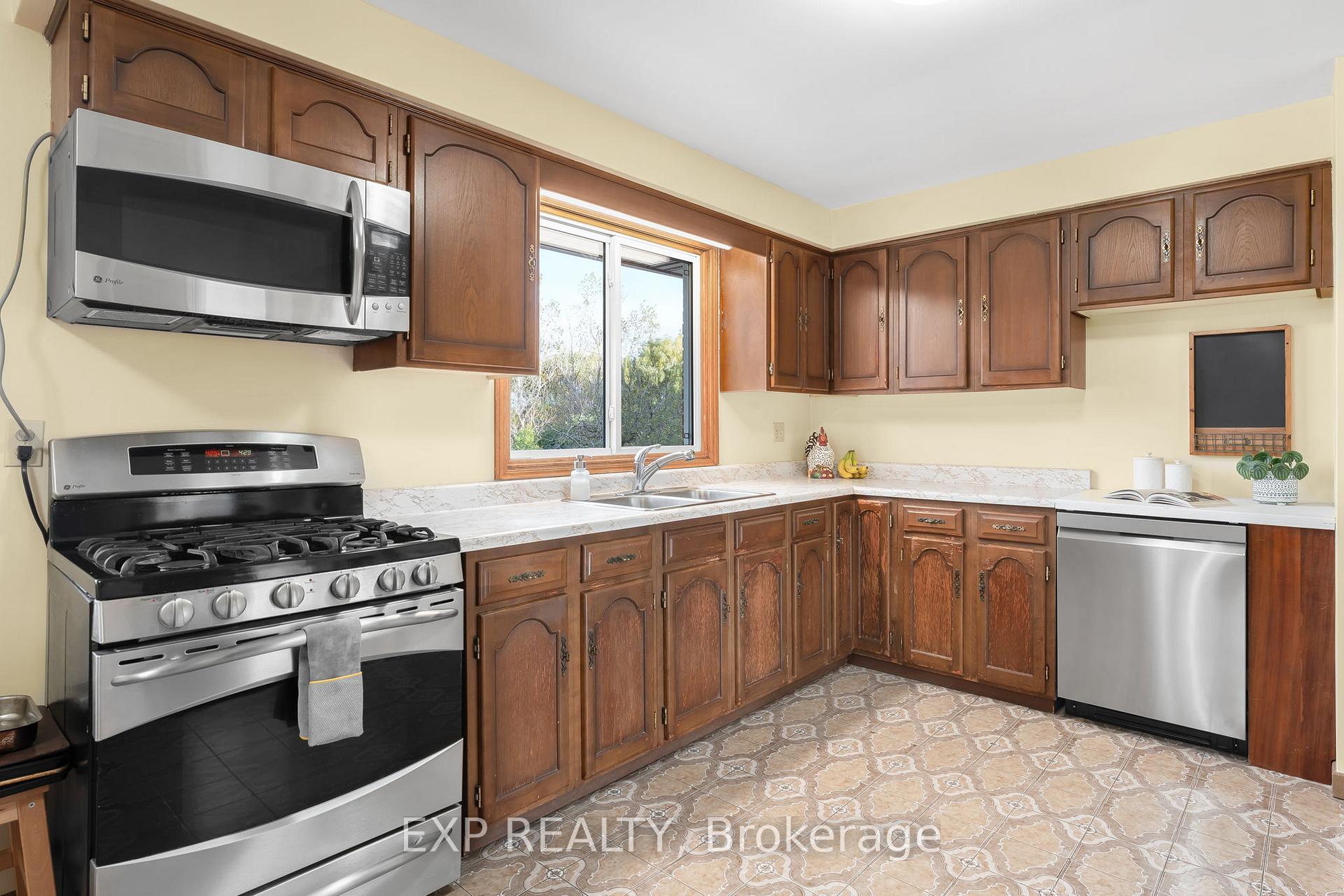 Photo 13 of 548 Millgrove Side Road, Hamilton, Dundas — HOMEH