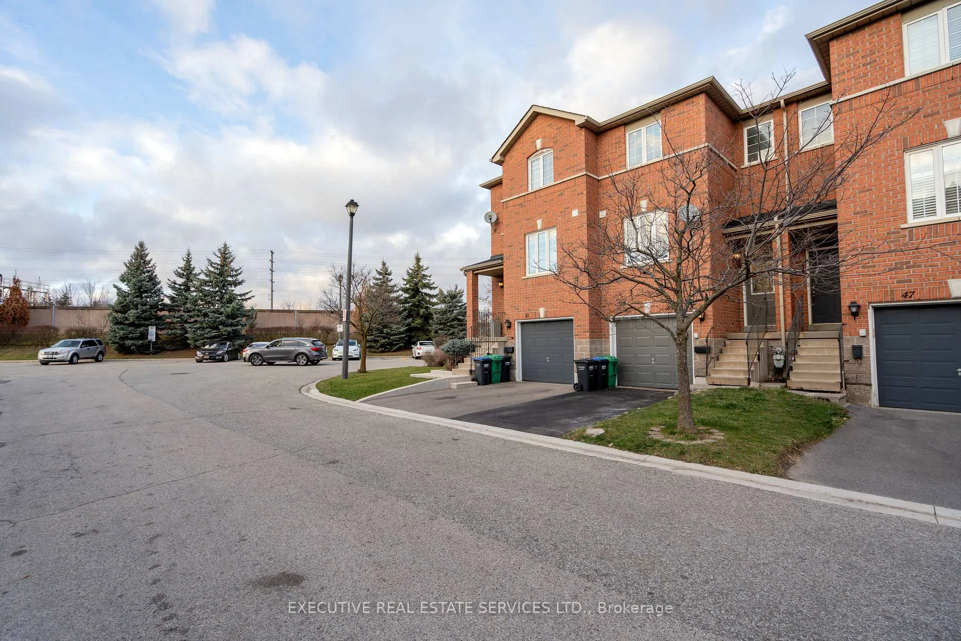 Photo 2 of Unit 49, 120 Railroad St, Brampton, Downtown Brampton — HOMEH