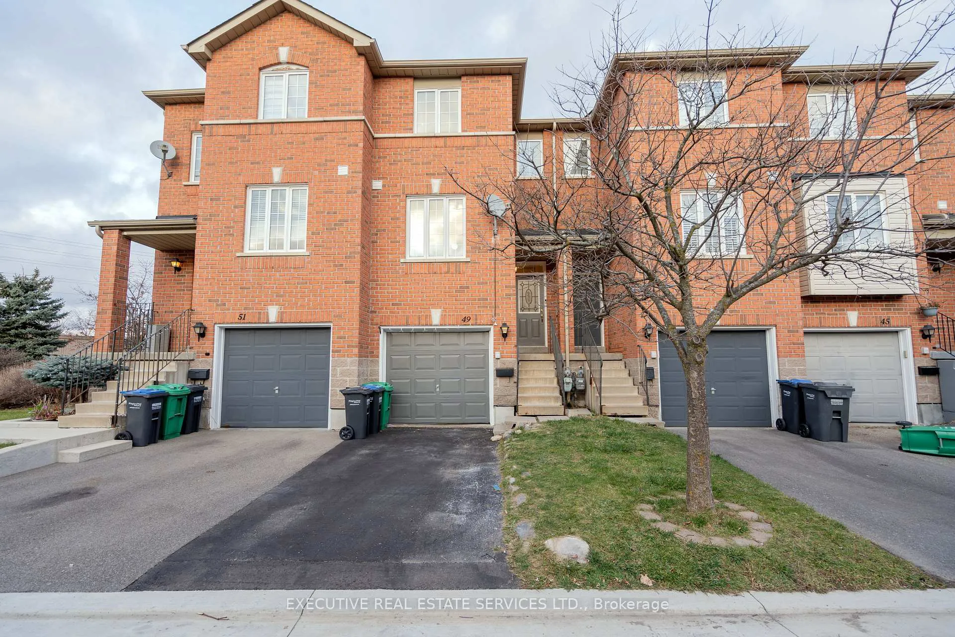 Photo 3 of Unit 49, 120 Railroad St, Brampton, Downtown Brampton — HOMEH