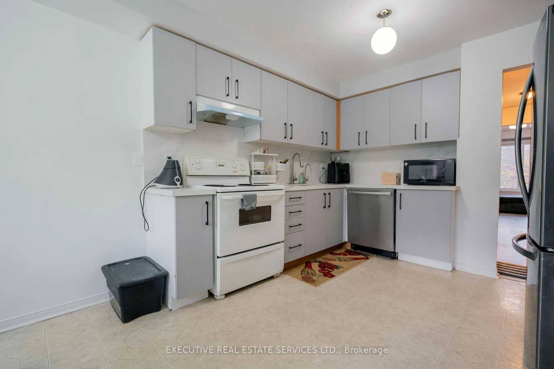 Photo 11 of Unit 49, 120 Railroad St, Brampton, Downtown Brampton — HOMEH