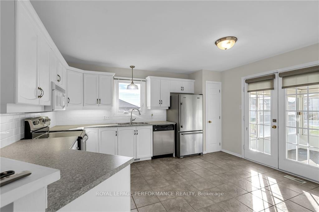 Photo 13 of 236 Northwoods Crescent, Cornwall — HOMEH