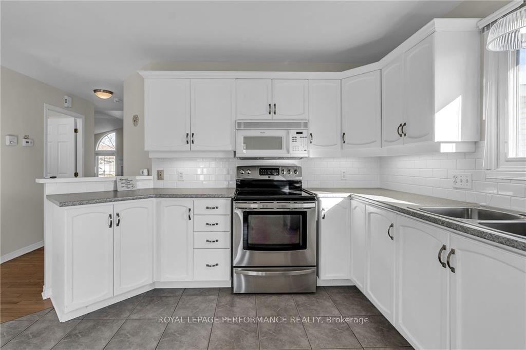 Photo 15 of 236 Northwoods Crescent, Cornwall — HOMEH