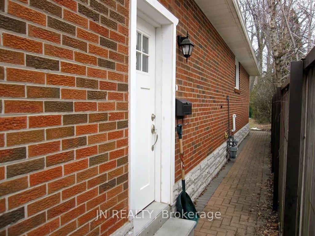 Photo 2 of 36 Harold Street, Brampton, Downtown Brampton — HOMEH