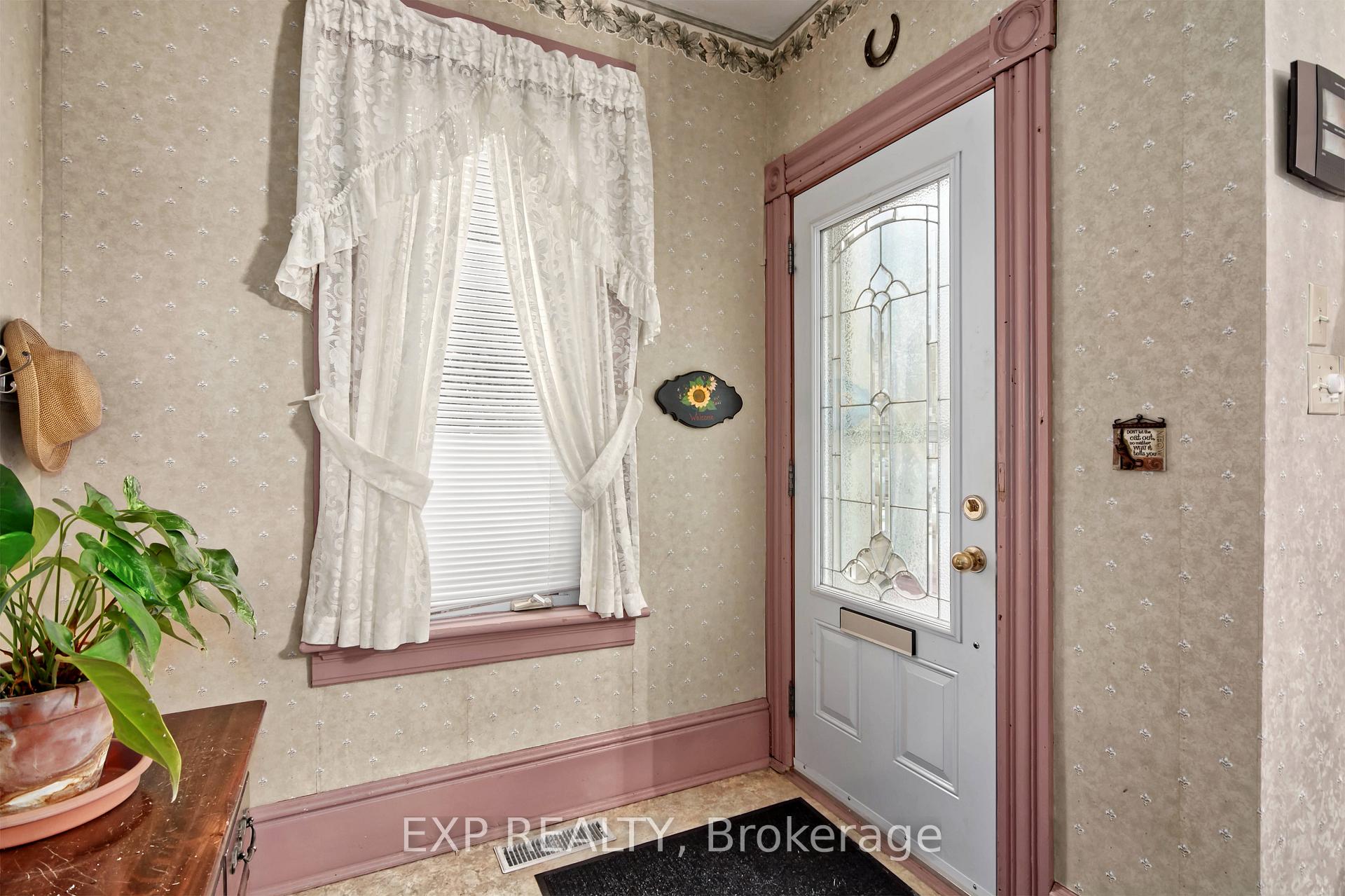 Photo 8 of 138 Sydenham Street E, Aylmer — HOMEH