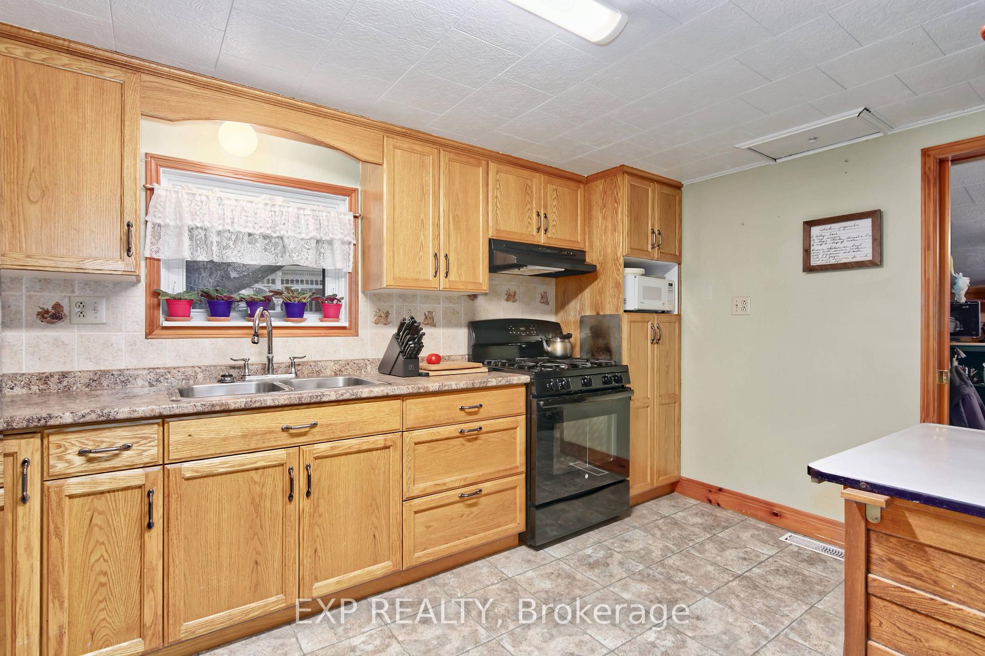Photo 12 of 138 Sydenham Street E, Aylmer — HOMEH